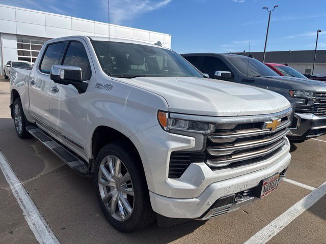 Used 2022 Beige Chevrolet High Country image 2