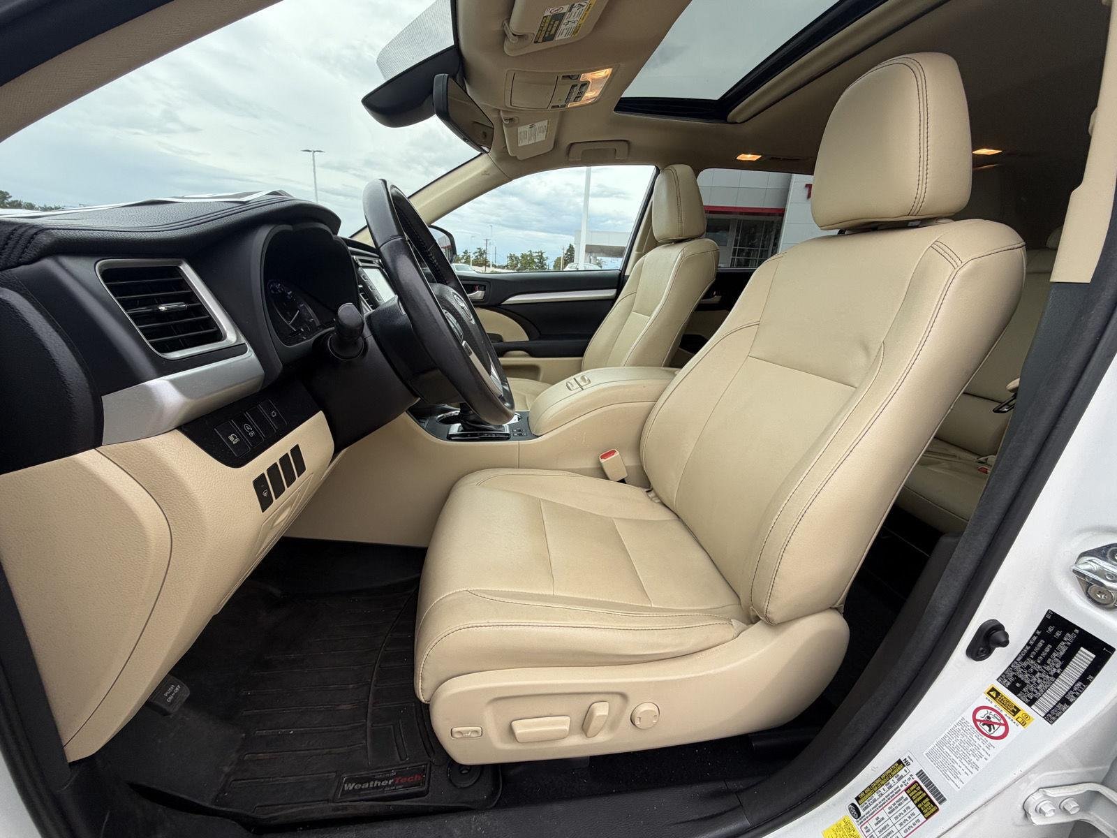 Used 2017 Blizzard Pearl Toyota XLE image 14