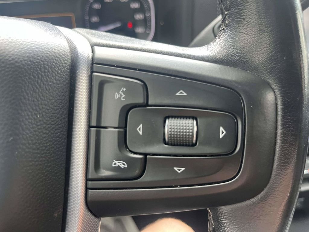 Used 2022 Silver GMC SLT image 19