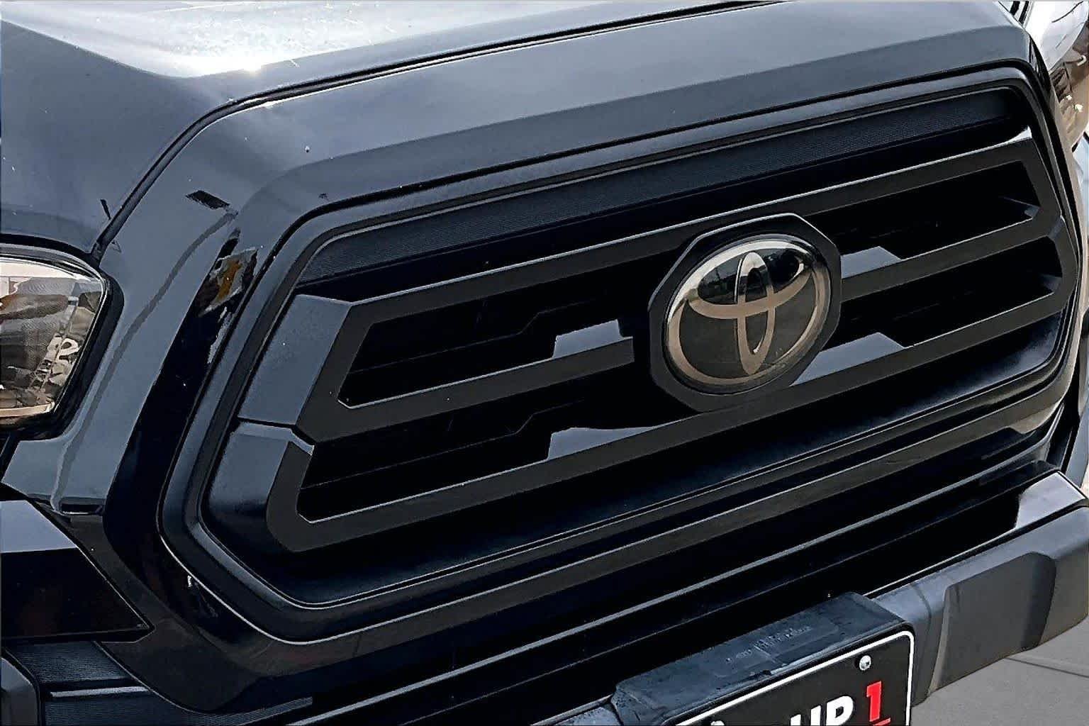 Used 2020 Midnight Black Metallic Toyota SR image 29