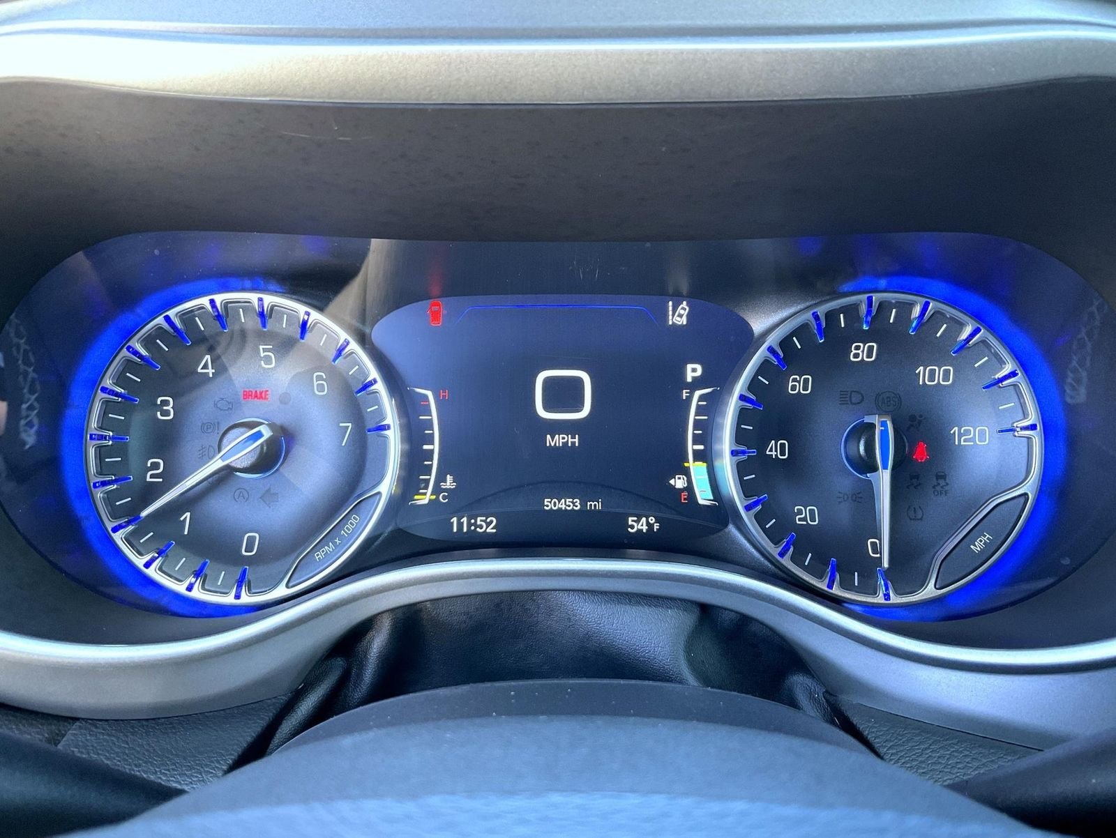 Used 2025 White Chrysler Select image 12