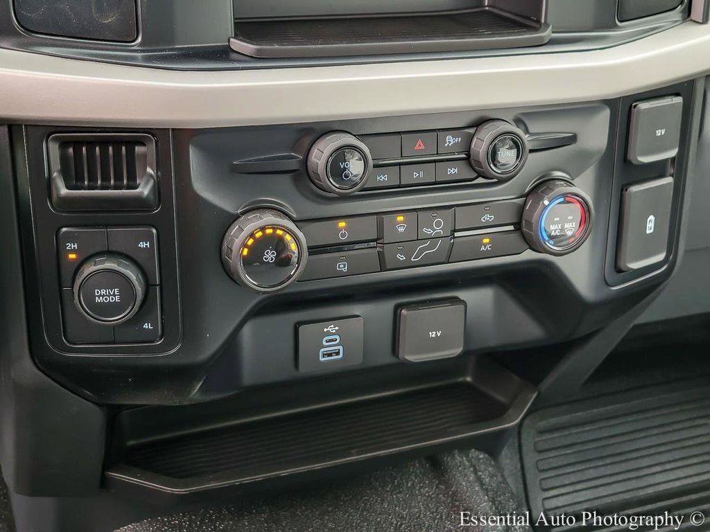 New 2025 Oxford White Ford F-450® XL image 17