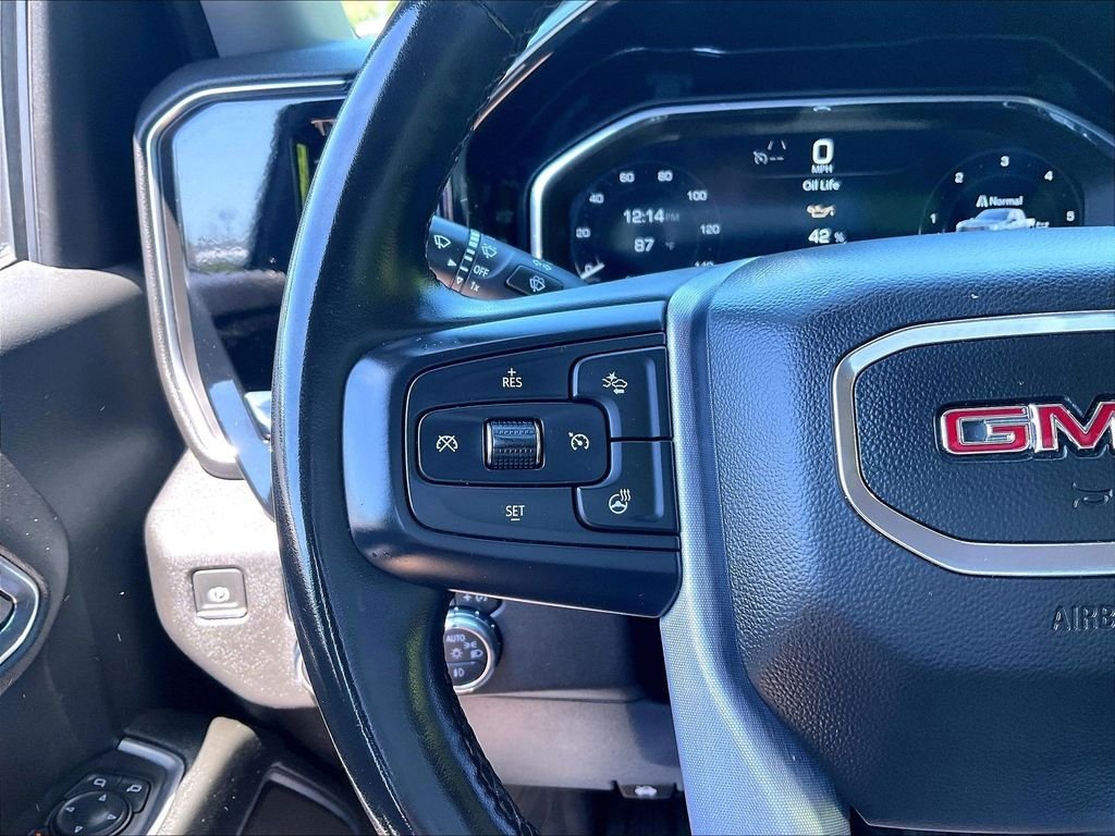 Used 2023 White GMC Elevation image 23