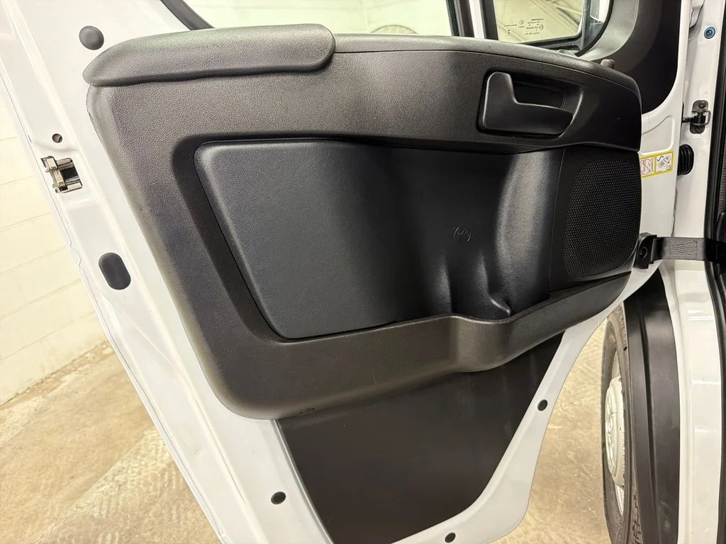Used 2025 White Ram Base image 16