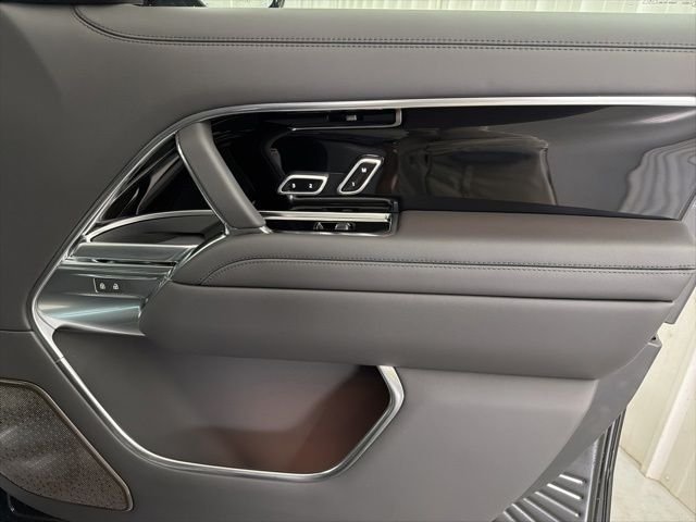New 2026 Santorini Black Land Rover Autobiography image 23