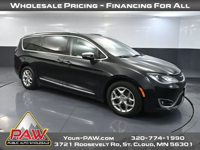 2018 Chrysler Pacifica Limited's photo