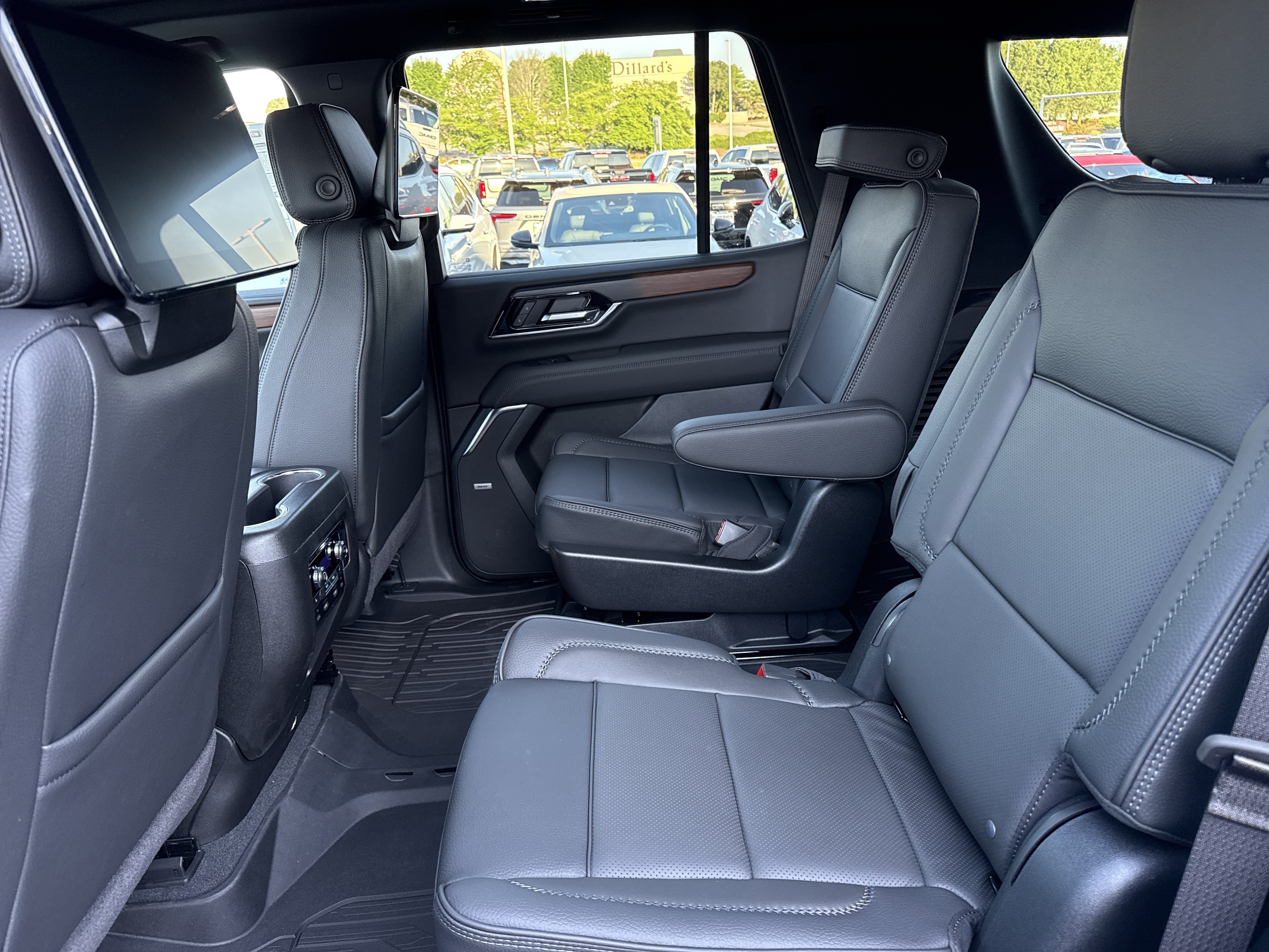 2026 GMC Yukon Denali - Photo 6