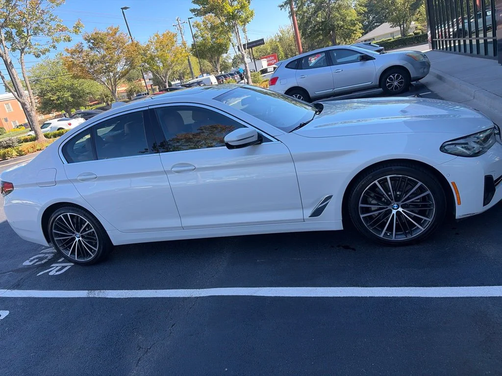 Used 2021 White BMW 530e iPerformance image 4