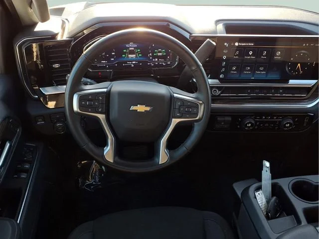 Used 2025 Summit White Chevrolet LT image 4