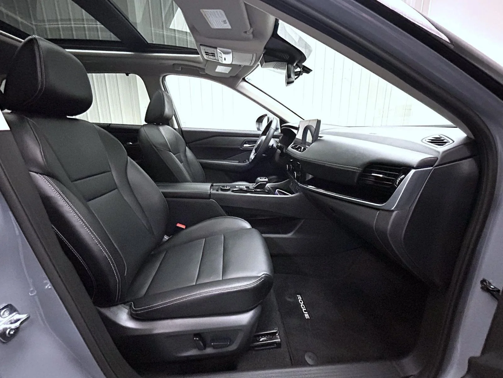 Used 2024 Gray Nissan SL image 15