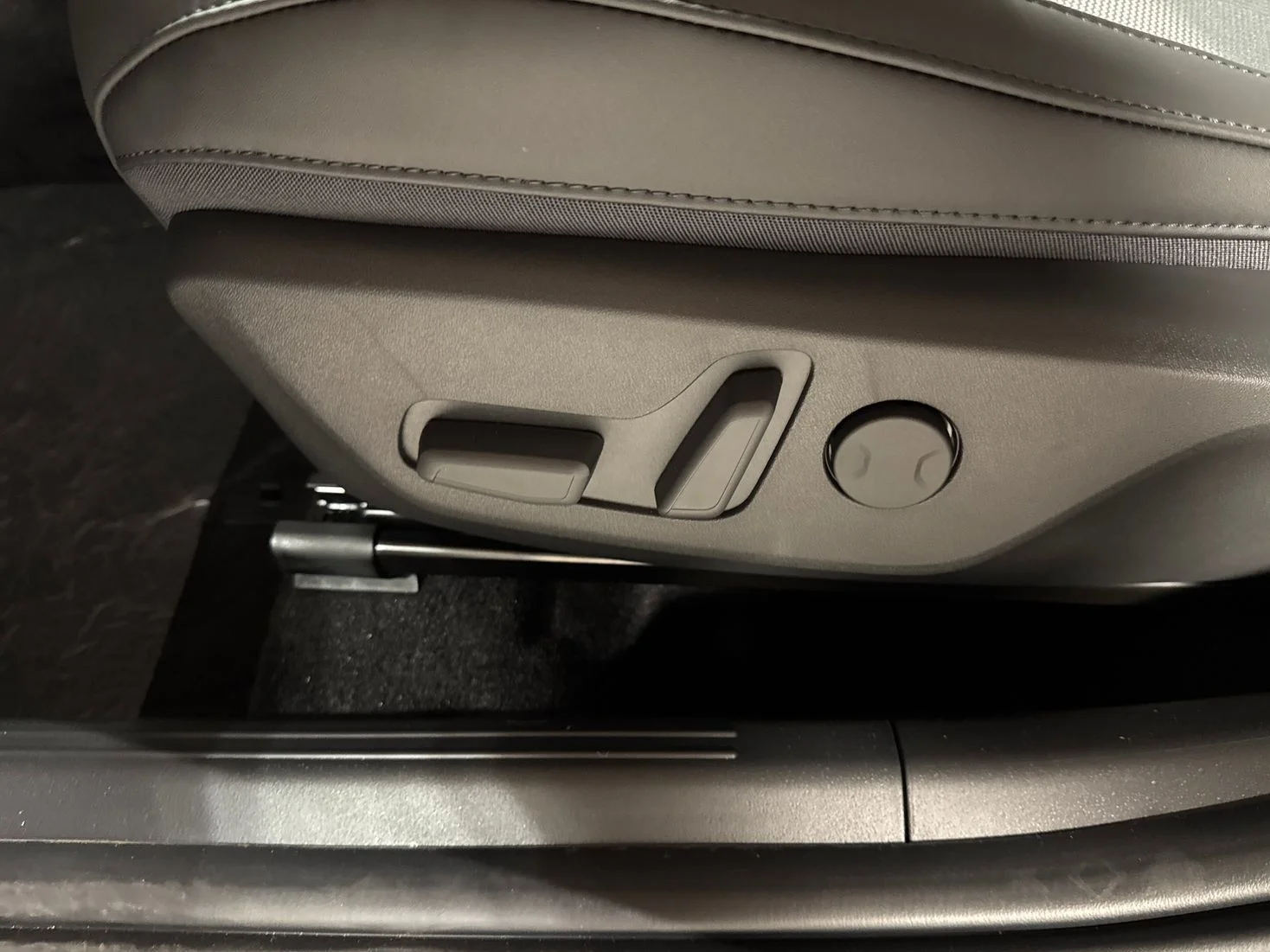 New 2026 Steel Gray Kia EX image 16