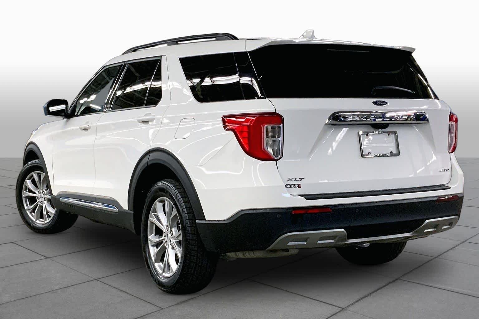 Used 2023 Star White Metallic Tri-Coat Ford XLT image 12