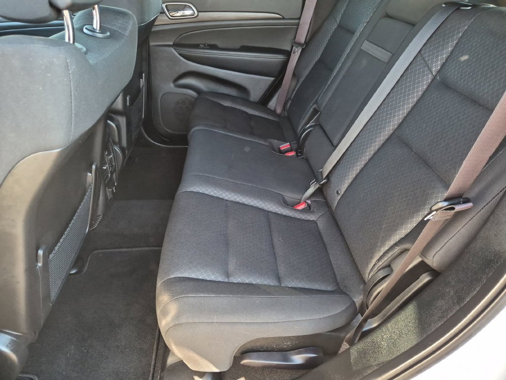 Used 2021 White Jeep Laredo image 25