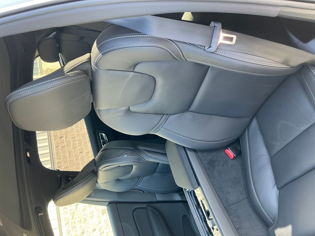 New 2026 White Volvo B5 Ultra Black Edition image 9