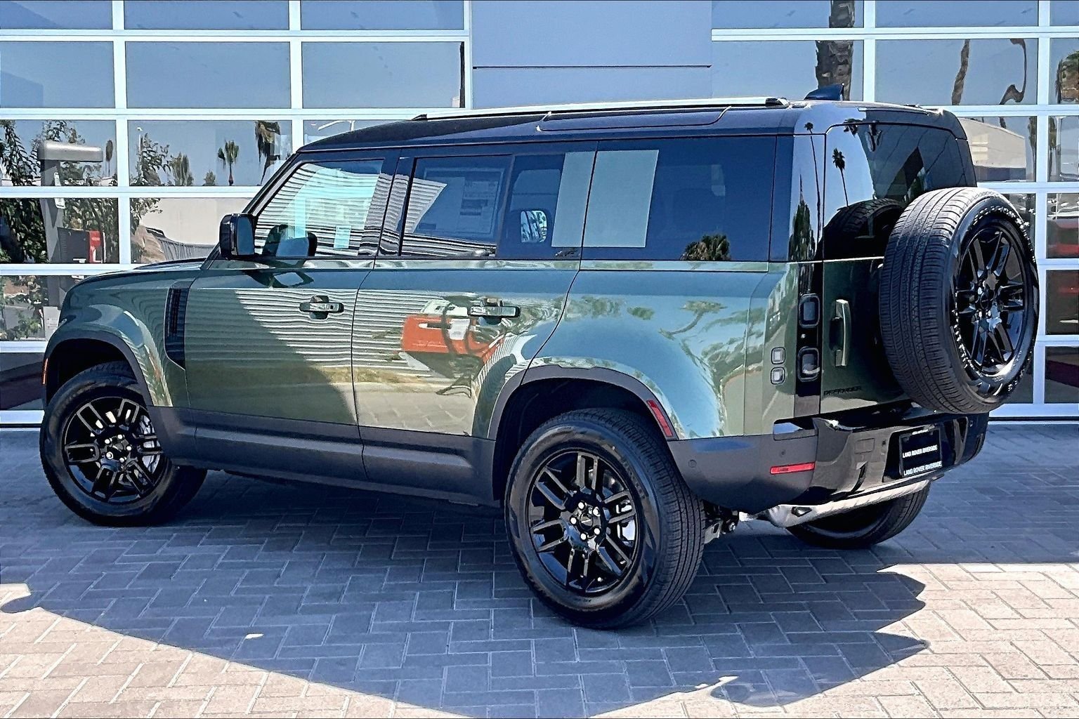New 2026 Woolstone Green Land Rover S image 3