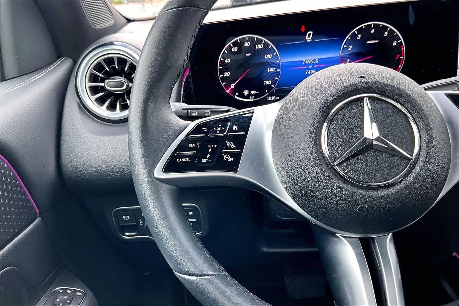 Used 2025 Night Black Mercedes-Benz GLB 250 image 24