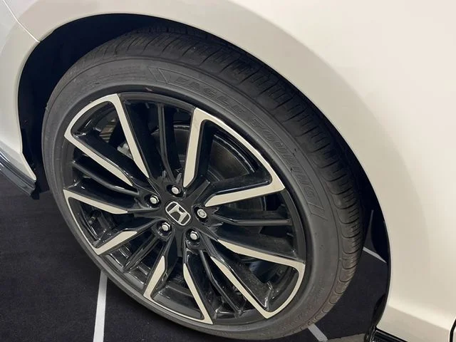 New 2026 Platinum White Pearl Honda Touring image 11