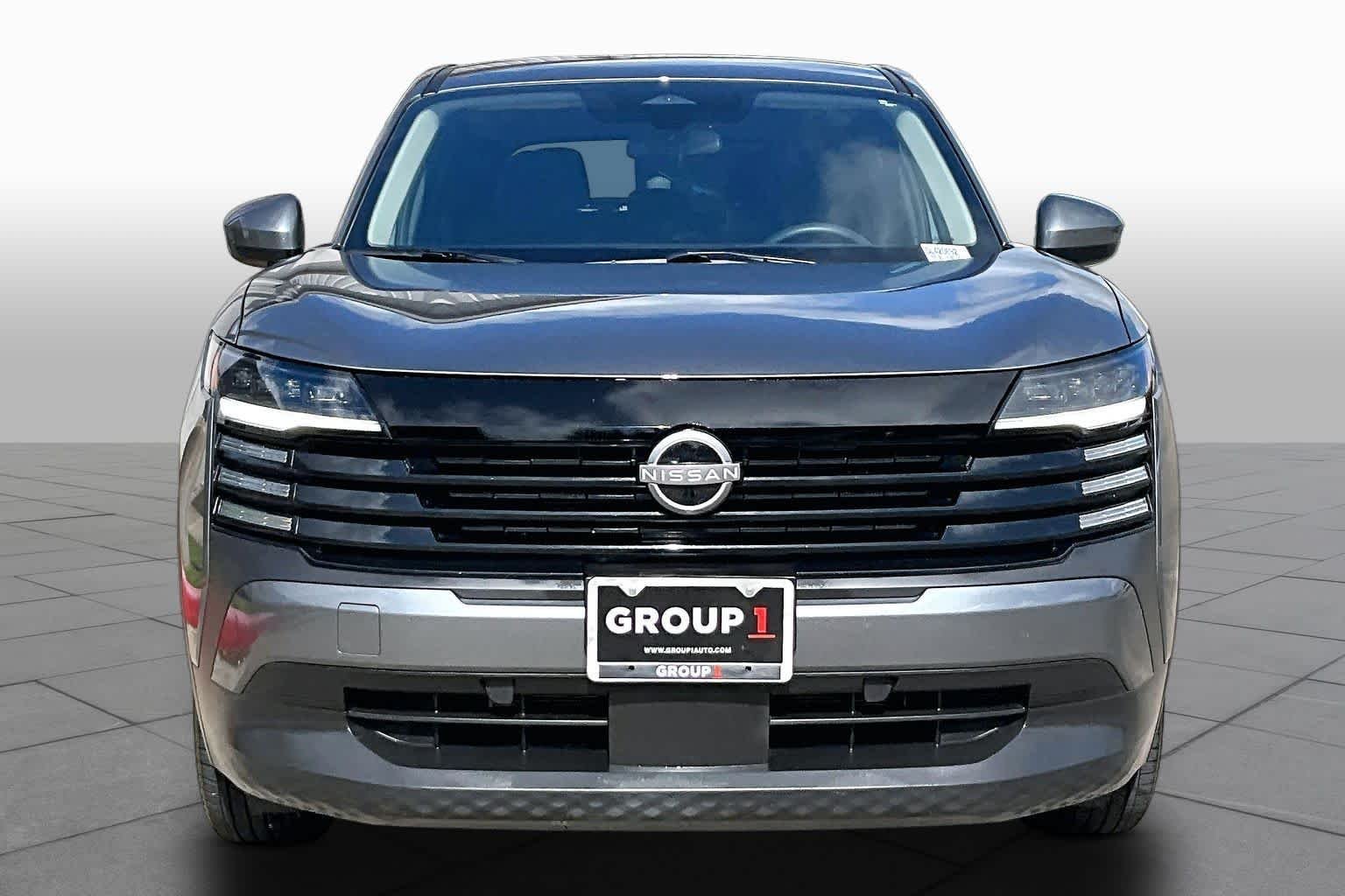 Used 2025 Gun Metallic Nissan SV image 4