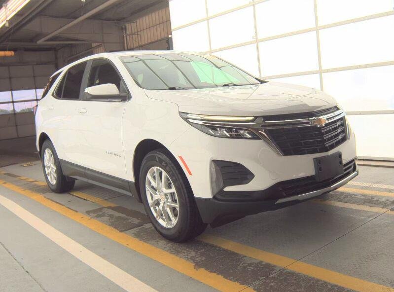 Used 2022 Summit White Chevrolet LT image 2