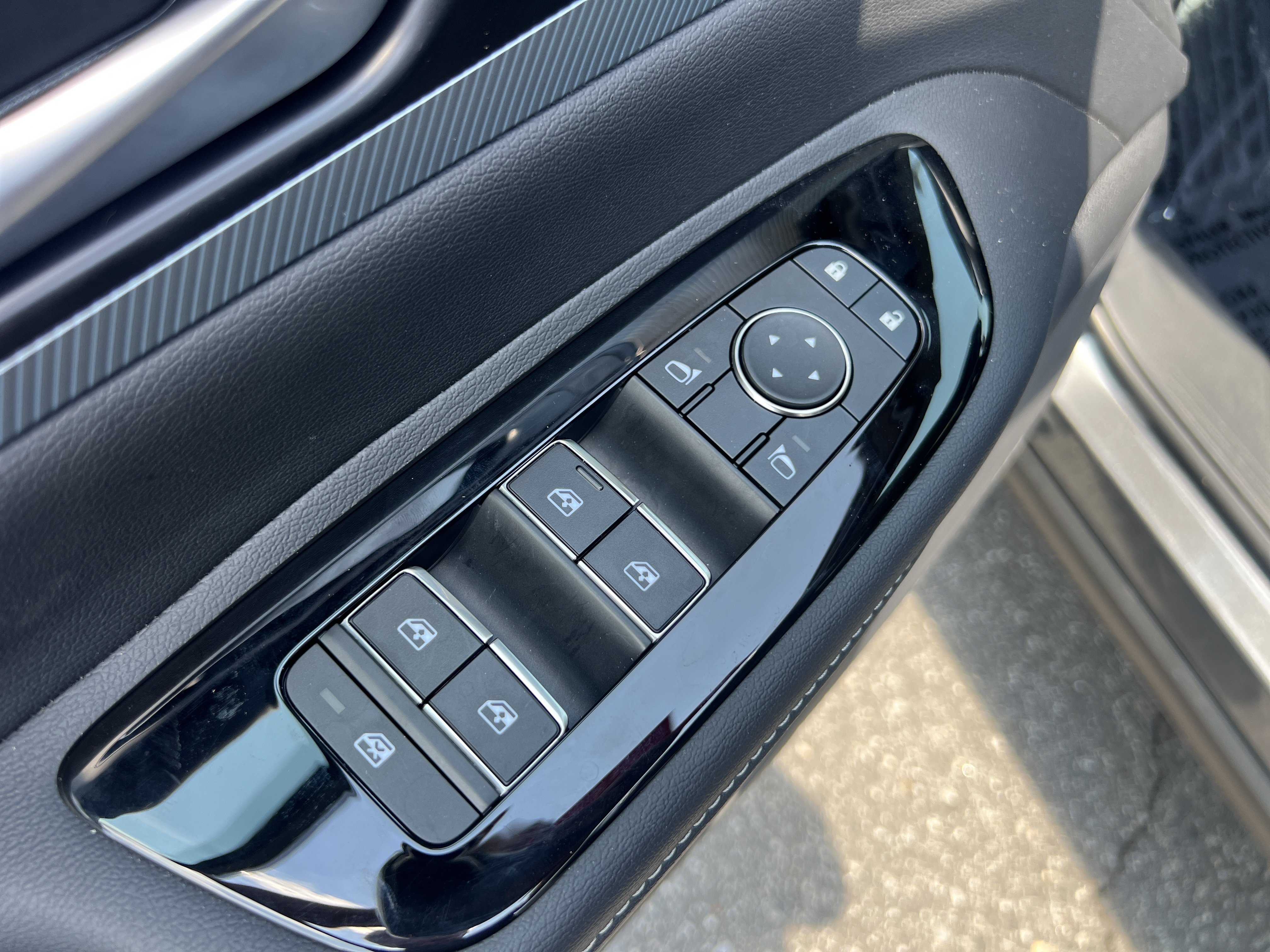 Used 2025 Gun Metallic Nissan SL image 8