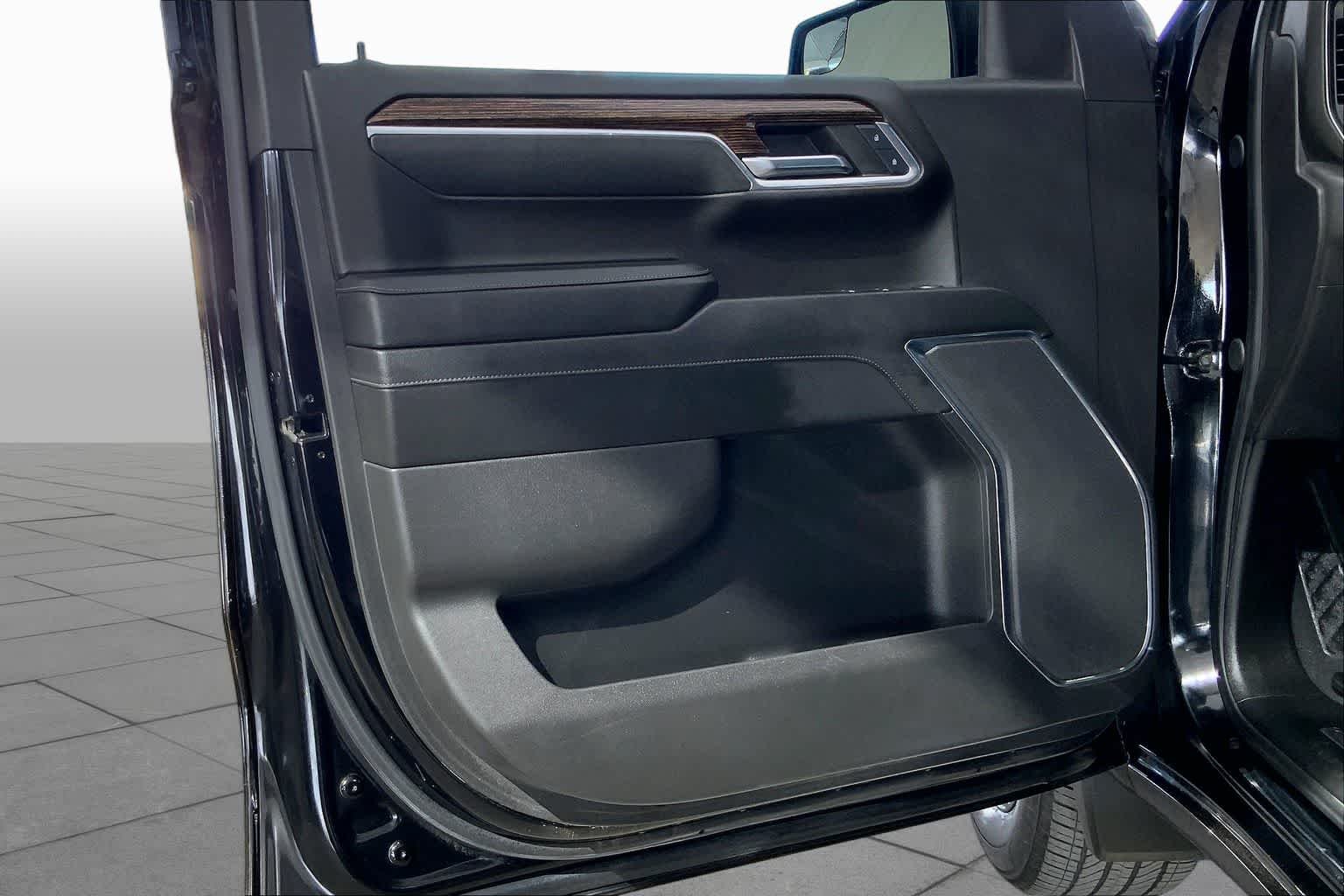 Used 2024 Onyx Black GMC Elevation image 22