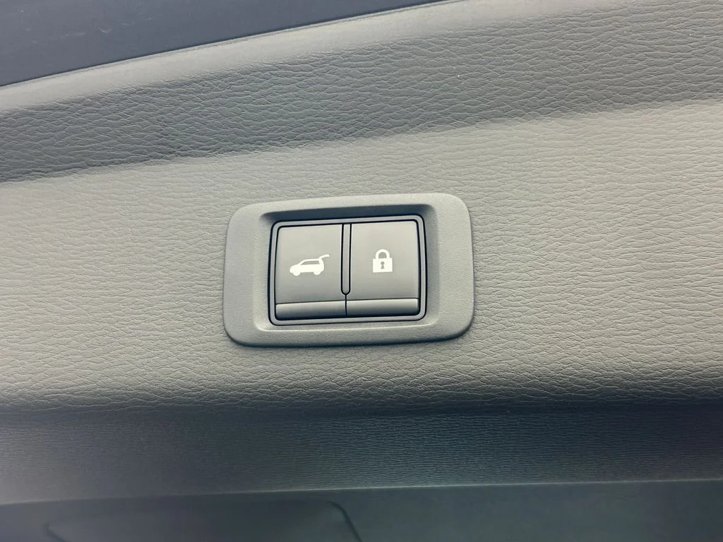 New 2026 Gray Mitsubishi SEL image 34