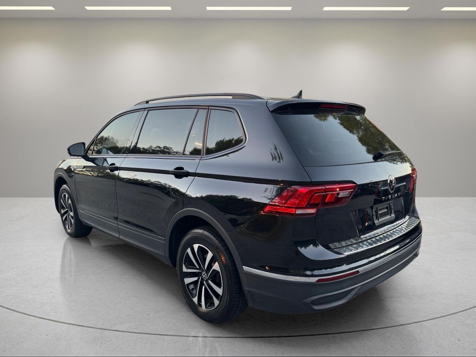Used 2022 Deep Black Pearl Volkswagen S image 7