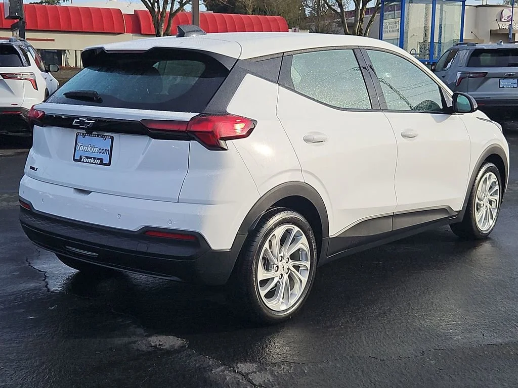 New 2027 Summit White Chevrolet LT image 6