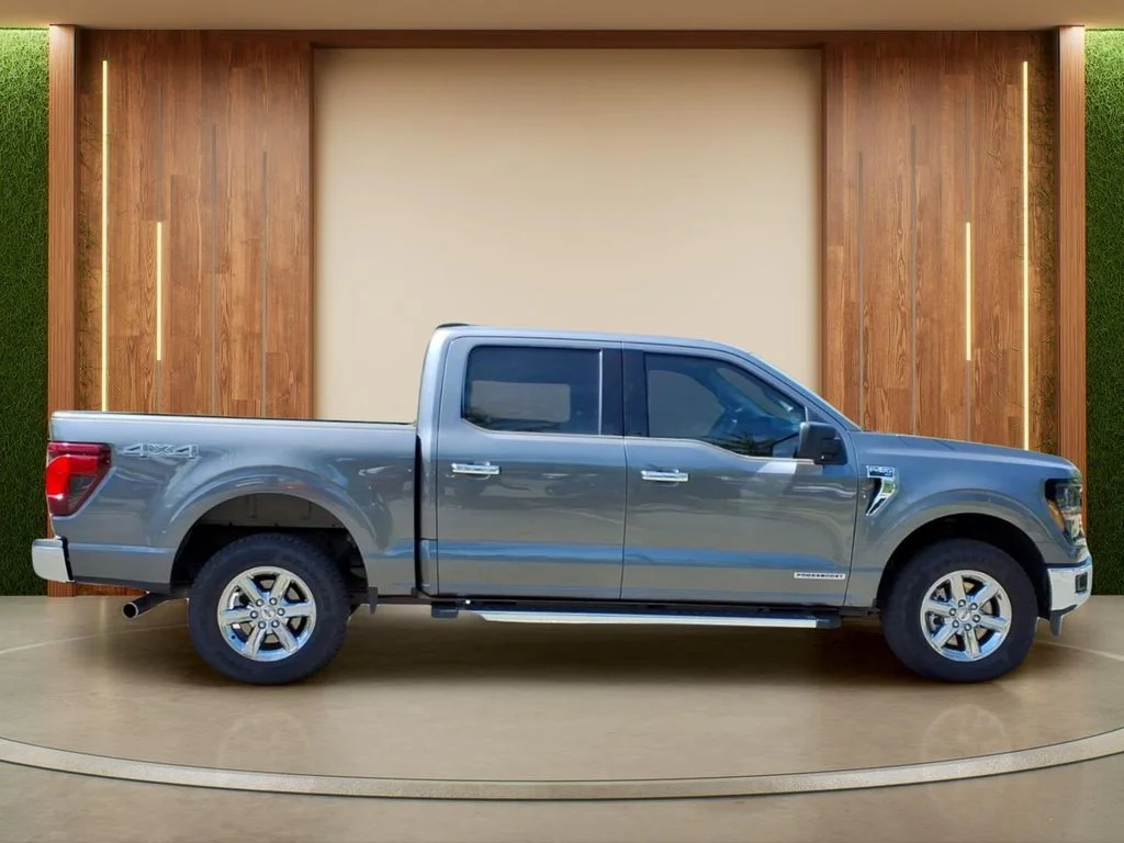 Used 2025 Gray Ford XLT image 33