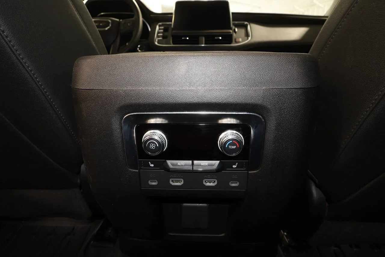 Used 2024 Titanium Rush Metallic GMC AT4 image 31