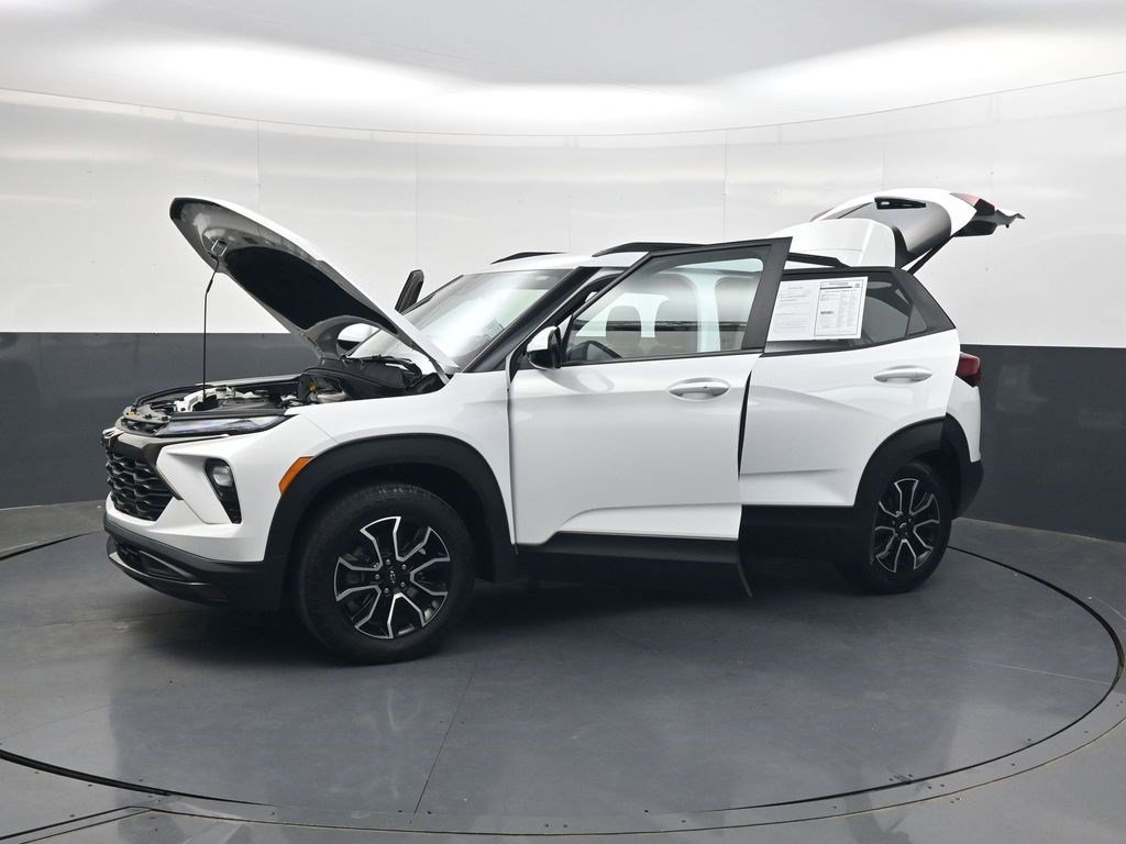 Used 2024 Summit White Chevrolet ACTIV image 40