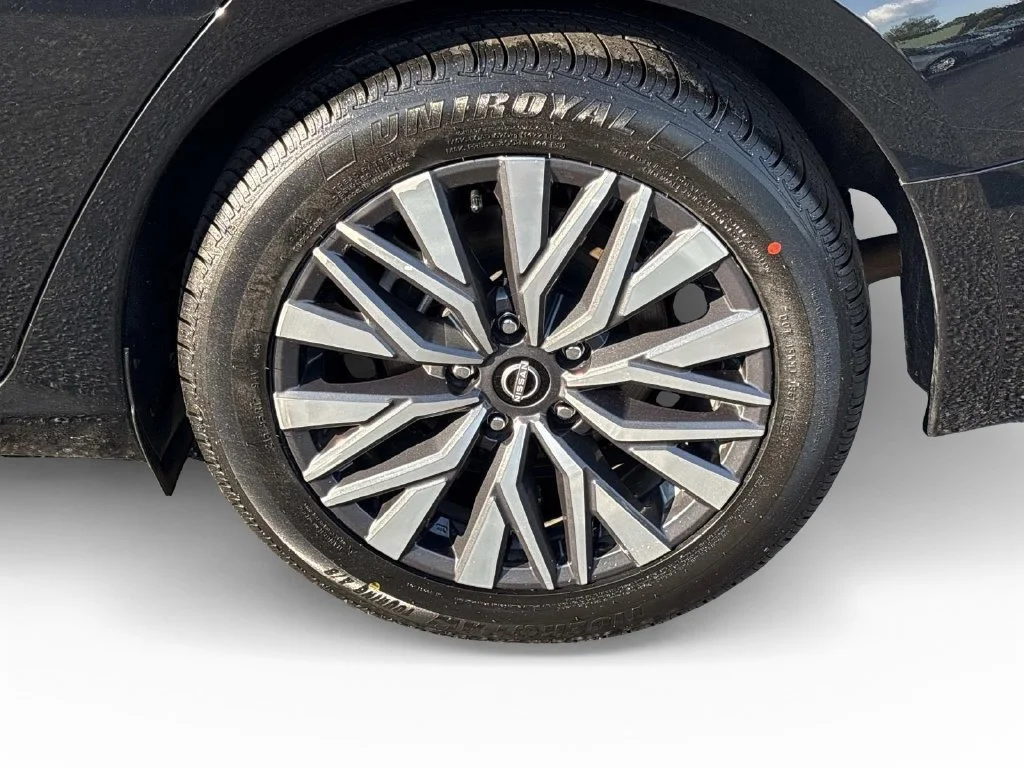 Used 2025 Super Black Nissan SV image 10