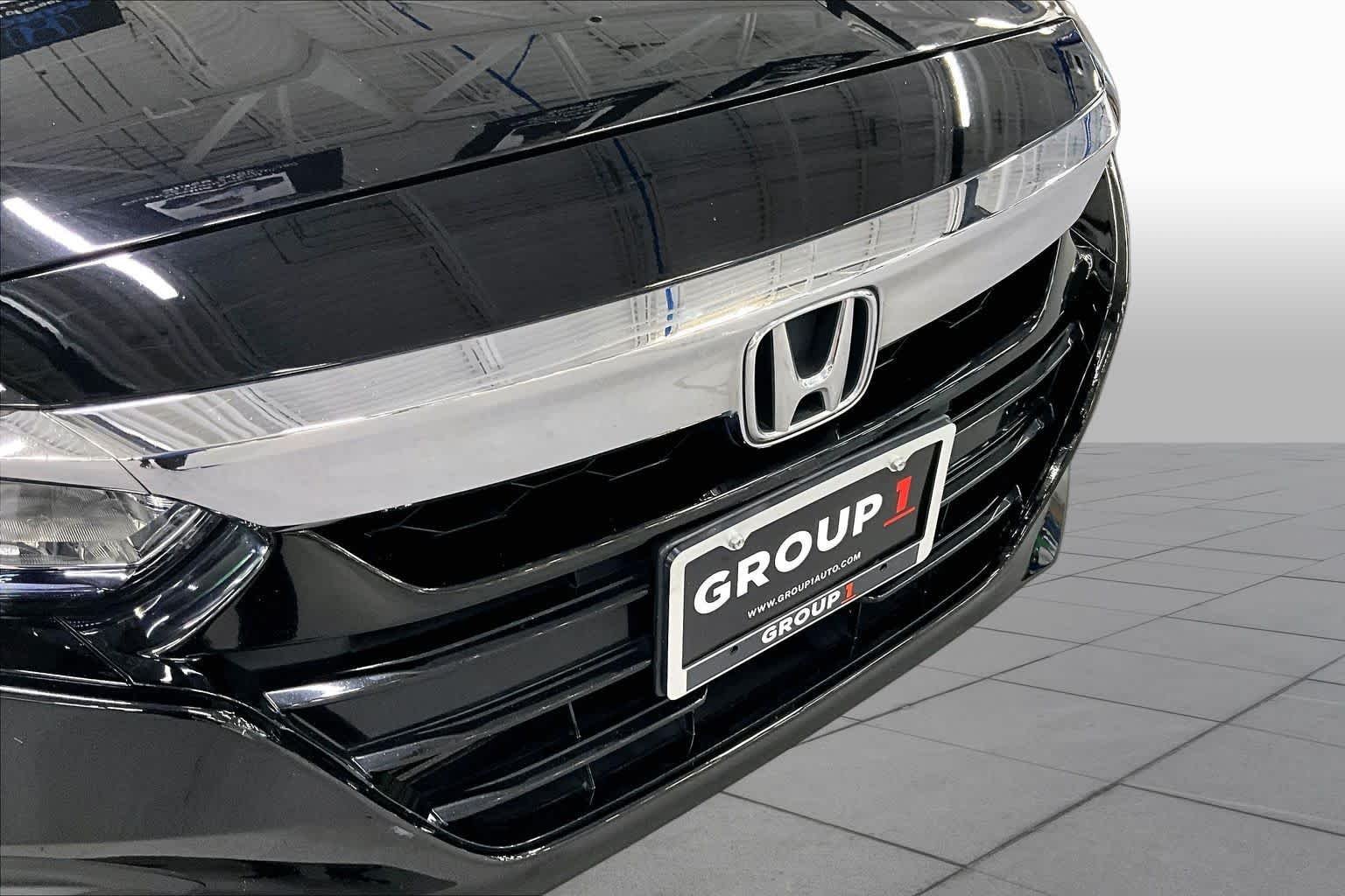 Used 2018 Crystal Black Pearl Honda LX 1.5T image 28