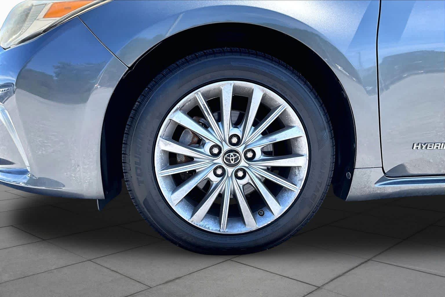 Used 2017 Magnetic Gray Metallic Toyota Hybrid Limited image 11