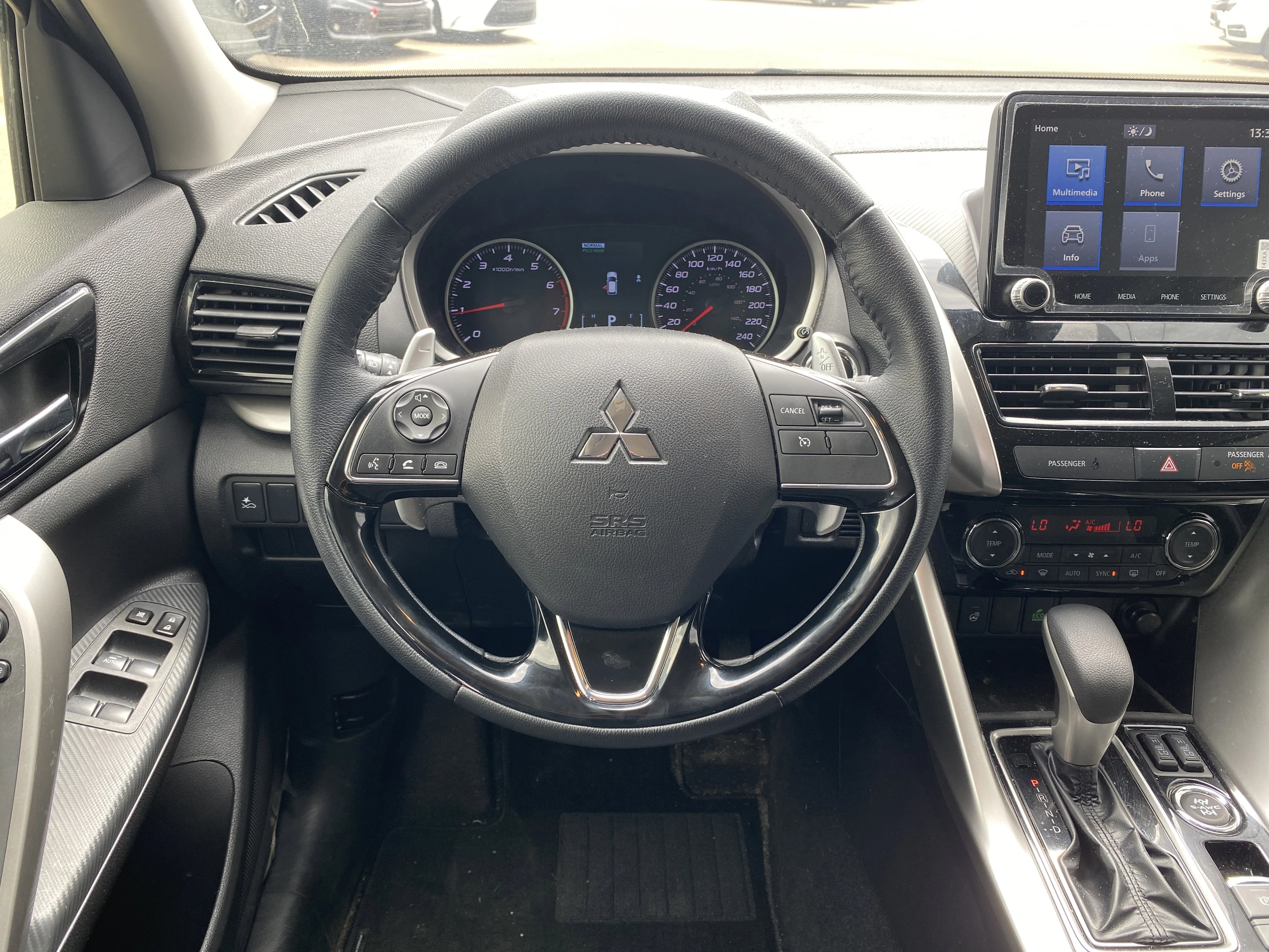 Certified Used 2024 Silver Mitsubishi SE S-AWC * RADAR * HEATED SEATS * POWER TAILGATE * image 11