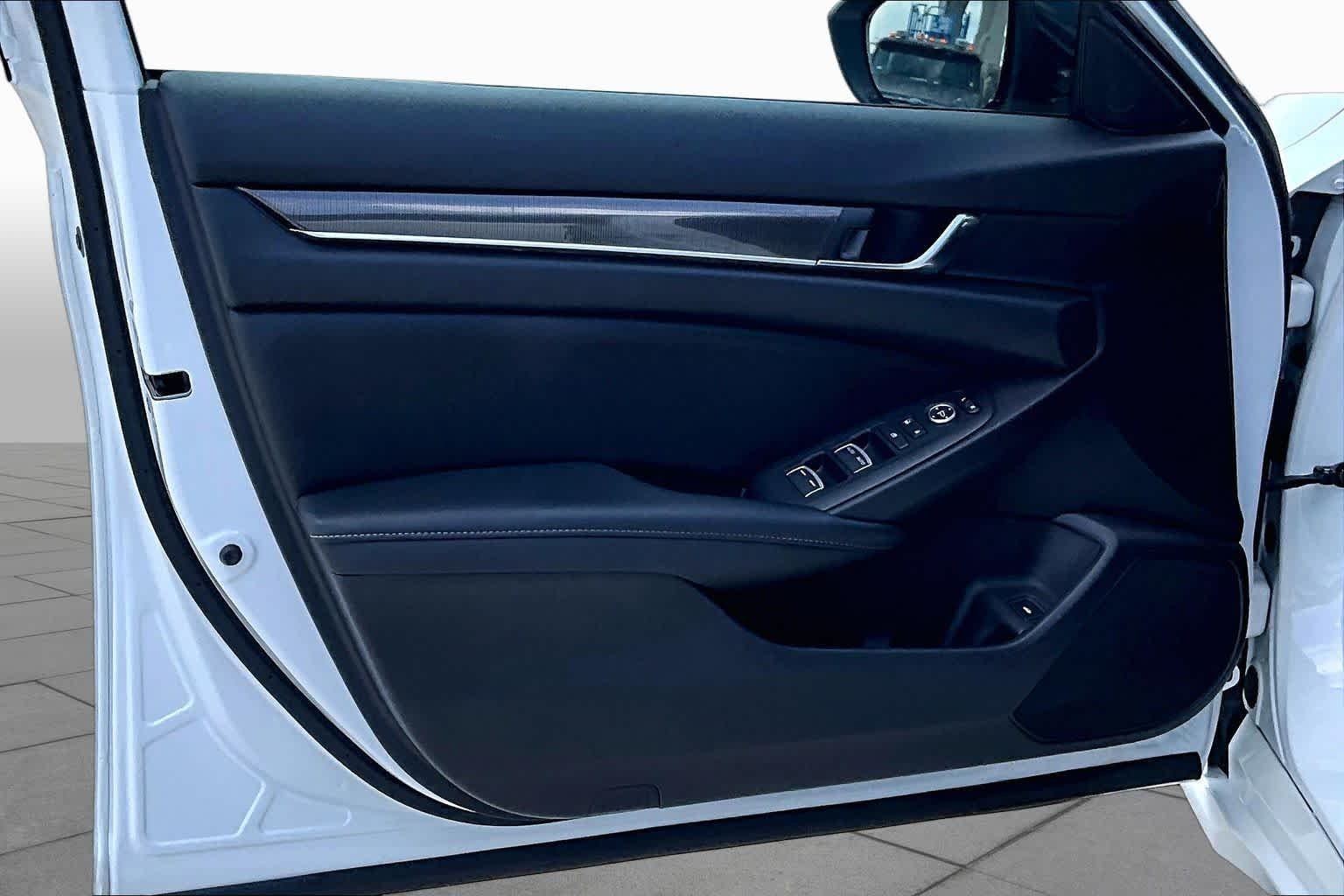 Used 2022 Platinum White Pearl Honda Sport image 19