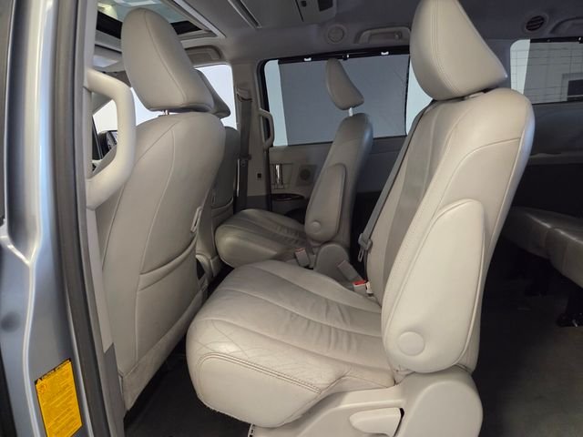 Used 2013 Silver Toyota XLE image 10