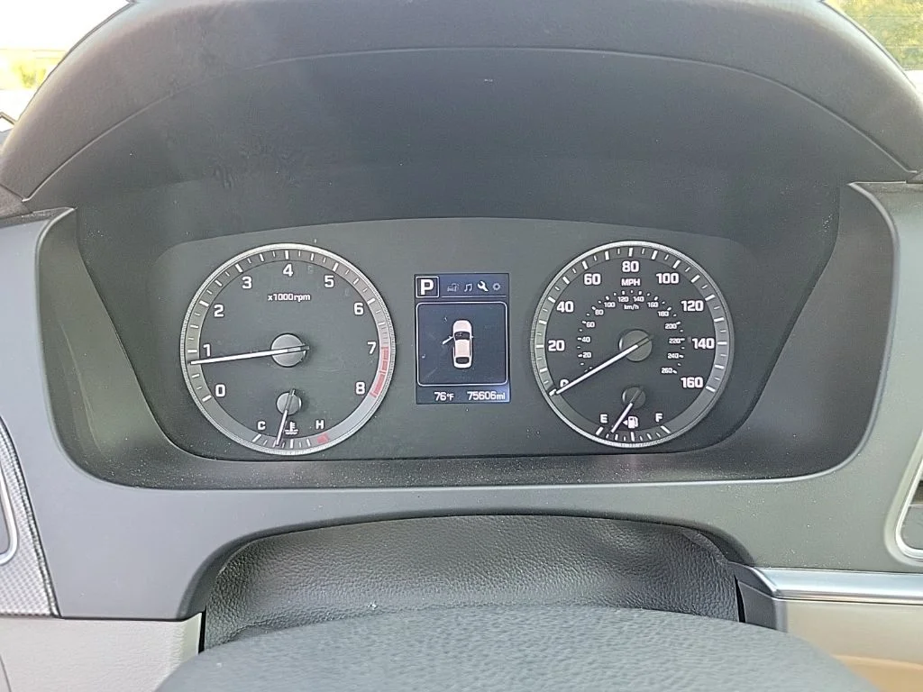 Used 2015 Phantom Black Hyundai Sport image 11
