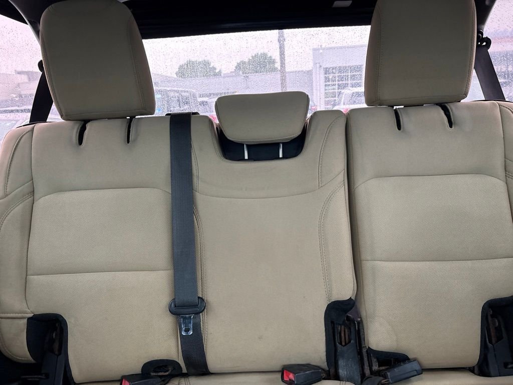 Used 2019 White Jeep Unlimited Sport image 13