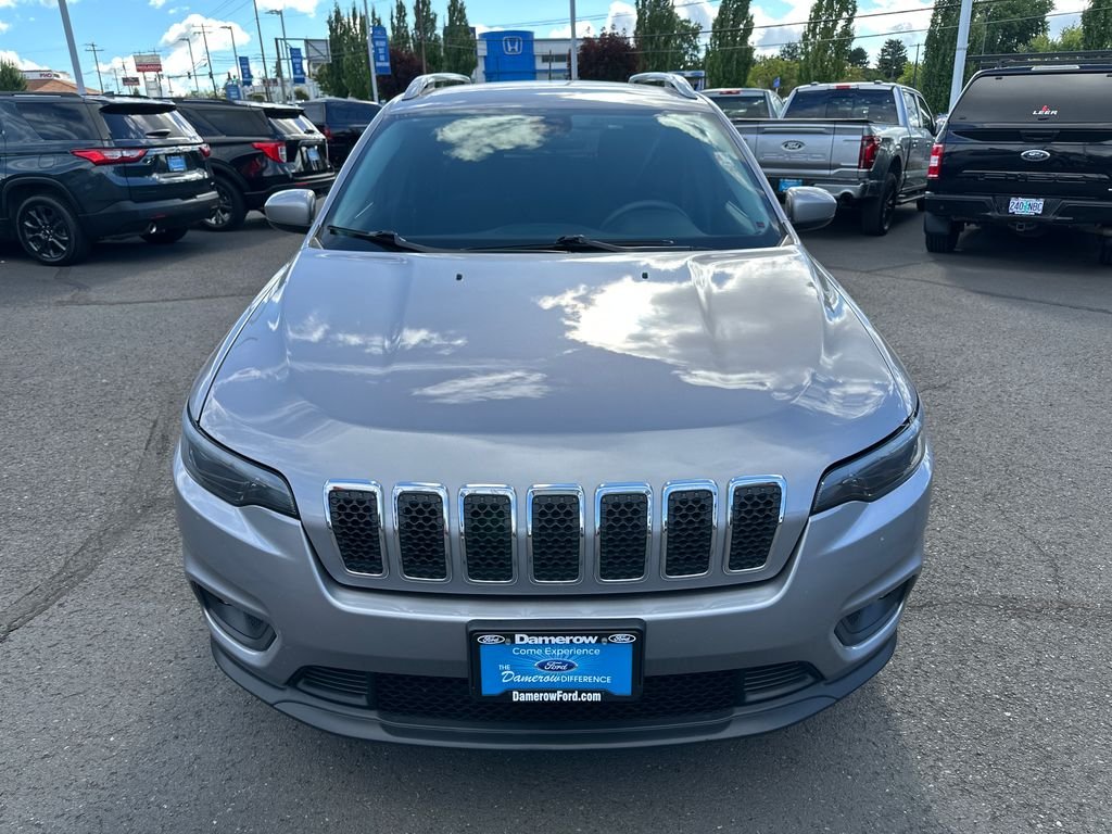 Used 2019 Silver Jeep Latitude image 10