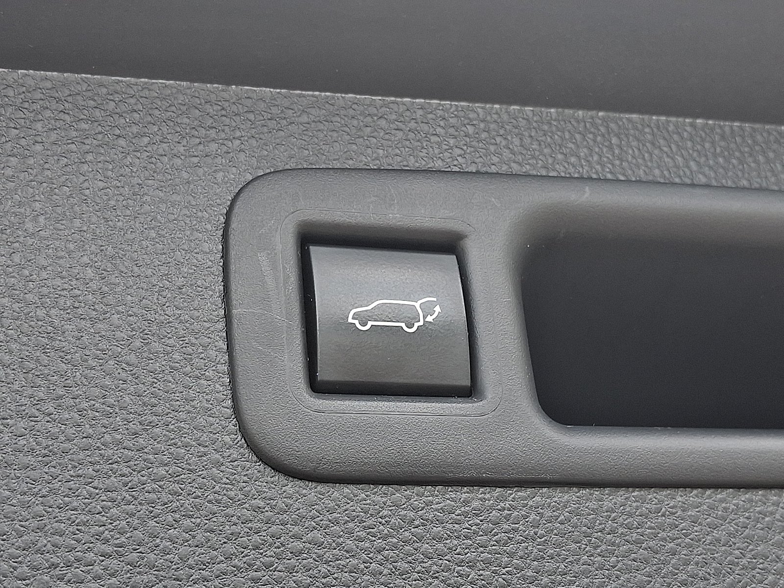 Used 2023 Wind Chill Pearl - 089 Toyota XLE image 32