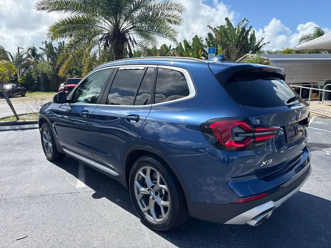Used 2023  BMW xDrive30i image 3