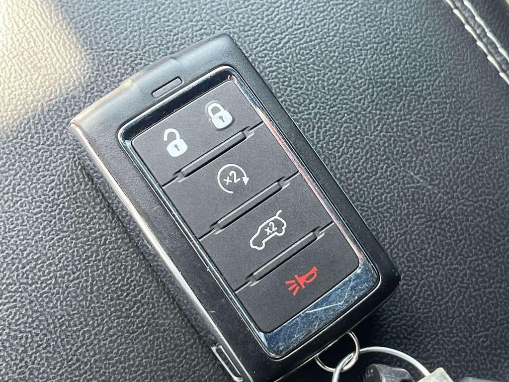 Used 2024 Silver Jeep Limited image 35