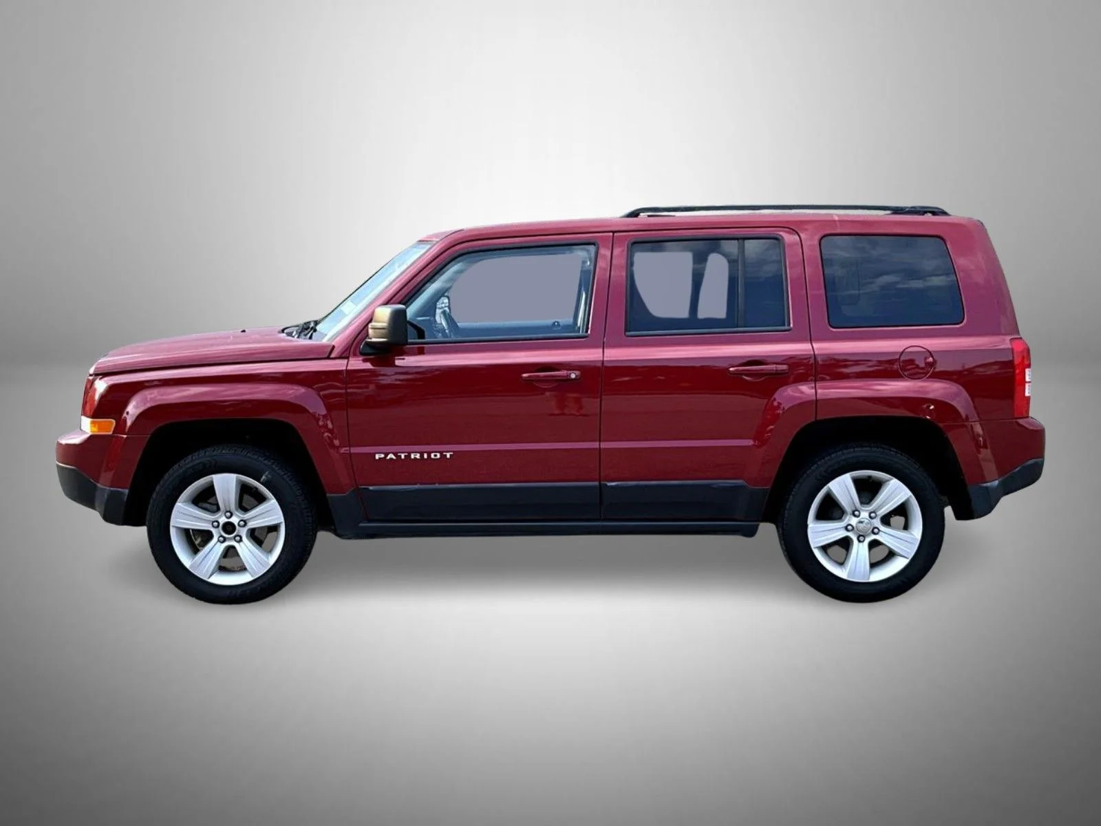 Used 2017 Red Jeep Latitude image 8