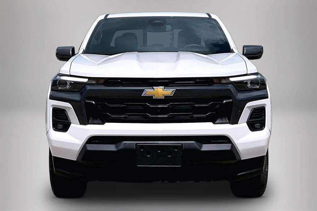 Used 2024 White Chevrolet LT image 3