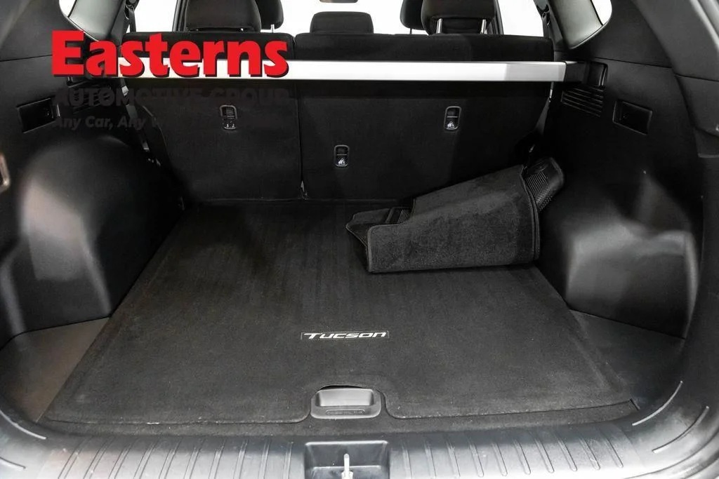 Used 2022 Silver Hyundai SEL image 11