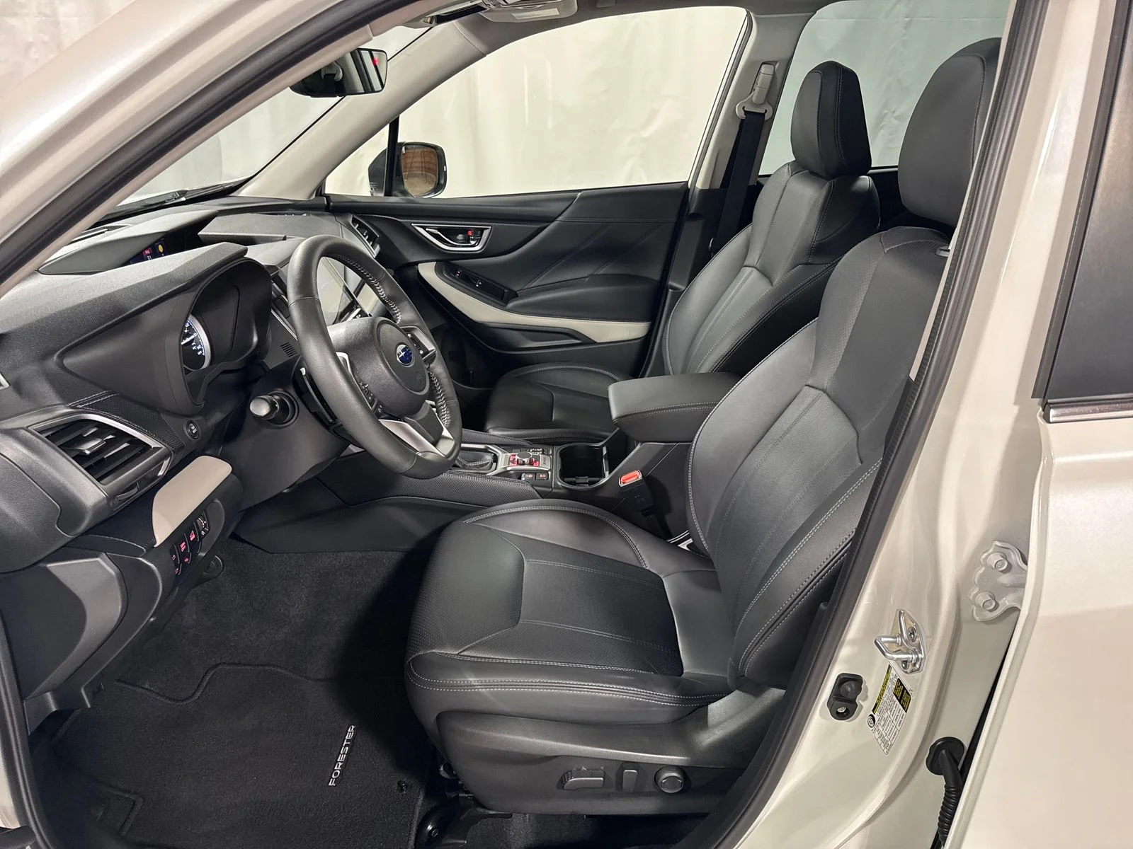 Used 2023 Crystal White Pearl Subaru Limited image 3