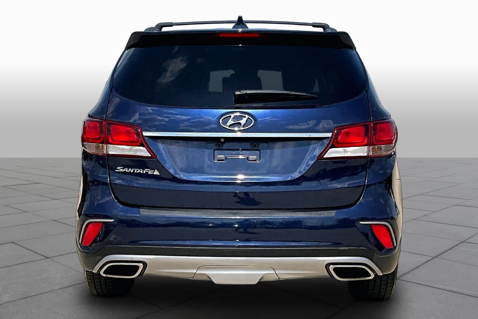 Pre-Owned 2017 Hyundai Santa Fe SE