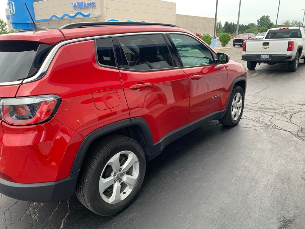 Used 2019 Redline Pearlcoat Jeep Latitude image 13