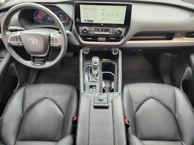 Used 2025 Storm Cloud Toyota Limited Front-Wheel Drive image 23
